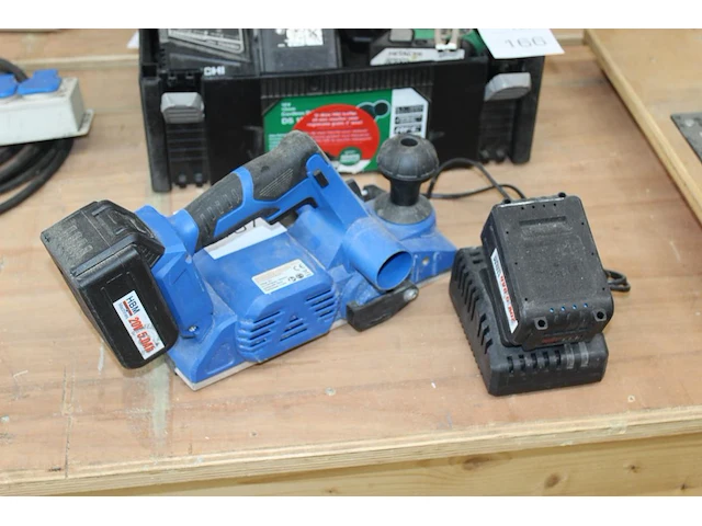 Accu schaafmachine hbm met acculader en extra accu. - afbeelding 1 van  2