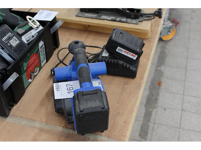 Accu schaafmachine hbm met acculader en extra accu. - afbeelding 2 van  2