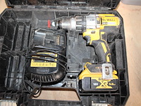 Accu schroefboormachine dewalt met accu en lader in kunststof koffer. - afbeelding 2 van  3