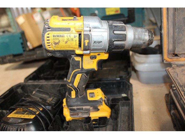 Accu schroefboormachine dewalt met accu en lader in kunststof koffer. - afbeelding 3 van  3