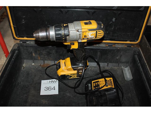 Accu schroefboormachine dewalt met accu en lader in kunststofkoffer. - afbeelding 2 van  3
