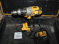 Accu schroefboormachine dewalt met accu en lader in kunststofkoffer. - afbeelding 2 van  3
