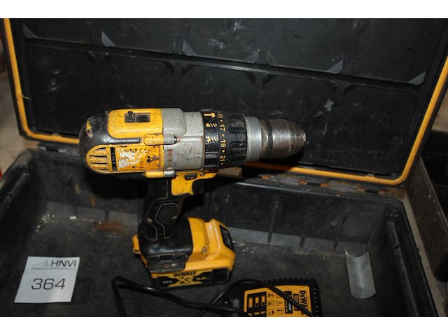 Accu schroefboormachine dewalt met accu en lader in kunststofkoffer. - afbeelding 3 van  3
