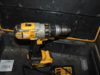 Accu schroefboormachine dewalt met accu en lader in kunststofkoffer. - afbeelding 3 van  3