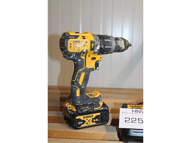 Accu schroefboormachine dewalt met accu en lader. - afbeelding 2 van  2