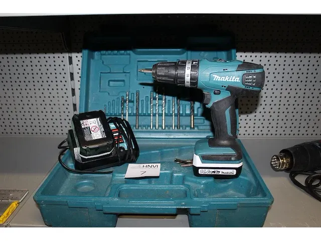 Accu schroef/boormachine makita 14,4 volt met twee accu's en lader in koffer. - afbeelding 1 van  2