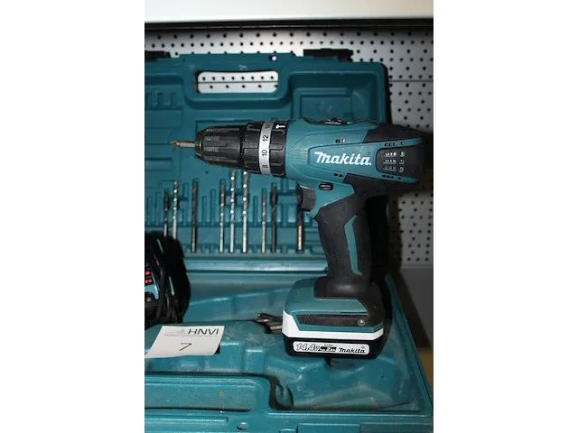 Accu schroef/boormachine makita 14,4 volt met twee accu's en lader in koffer. - afbeelding 2 van  2