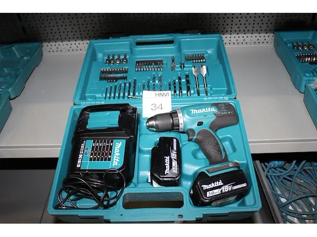 Accu schroefboormachine makita type dff 453 18 volt met twee accu's en lader in koffer. - afbeelding 1 van  2