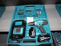 Accu schroefboormachine makita type dff 453 18 volt met twee accu's en lader in koffer.