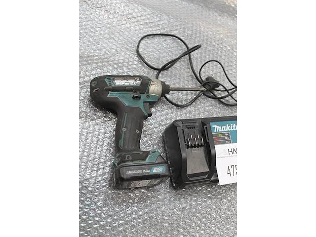 Accu schroefmachine makita 10,8v met accu en lader. - afbeelding 2 van  2