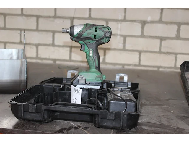 Accu slagmoersleutel hitachi met accu en lader in koffer. - afbeelding 1 van  2