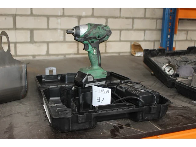 Accu slagmoersleutel hitachi met accu en lader in koffer. - afbeelding 2 van  2
