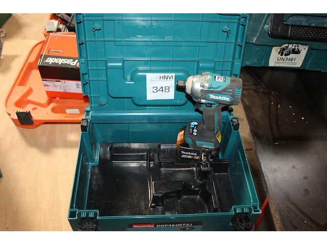 Accu slagmoersleutel makita in kunststofkoffer. - afbeelding 1 van  3