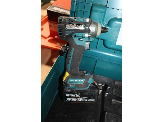 Accu slagmoersleutel makita in kunststofkoffer. - afbeelding 3 van  3