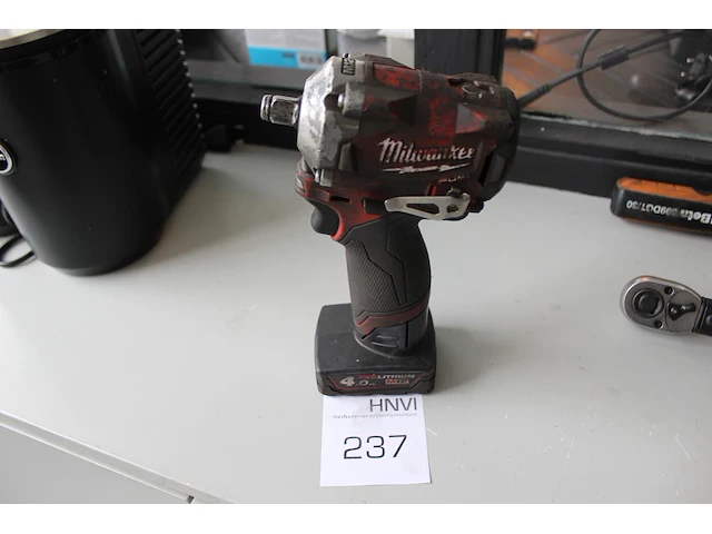 Accu slagmoersleutel milwaukee m12 fiwf12 met 4 ah accu. - afbeelding 1 van  1