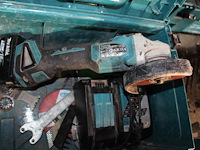 Accu slijptol maktia met accu en lader in kunststof koffer. - afbeelding 2 van  3