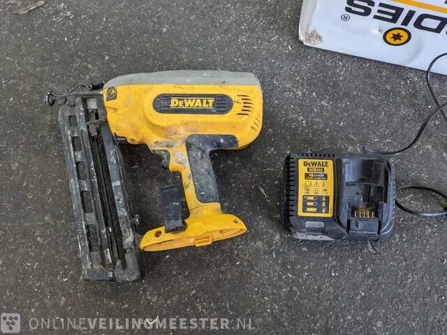Accu tacker dewalt, 16ga - afbeelding 1 van  7