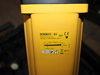 Accu tacker dewalt met 2 accu's en acculader in koffer. - afbeelding 3 van  3