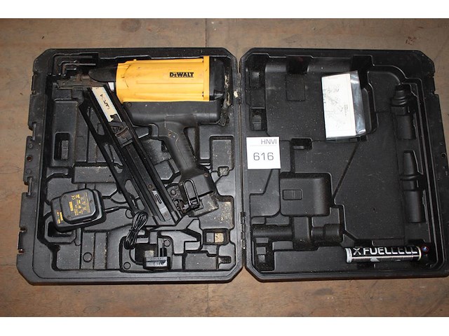 Accu tacker dewalt met accu en acculader in koffer. - afbeelding 1 van  3