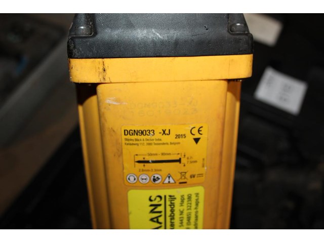 Accu tacker dewalt met accu en acculader in koffer. - afbeelding 3 van  3