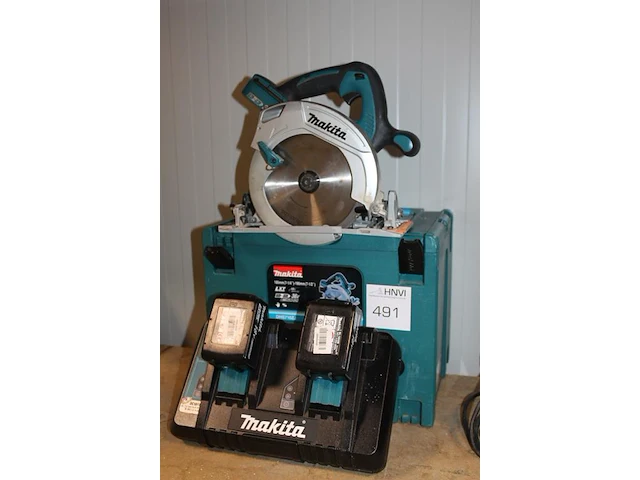 Accucirkelzaag makita 36v type dhs710 in kunststof koffer met accu's en lader. - afbeelding 2 van  5