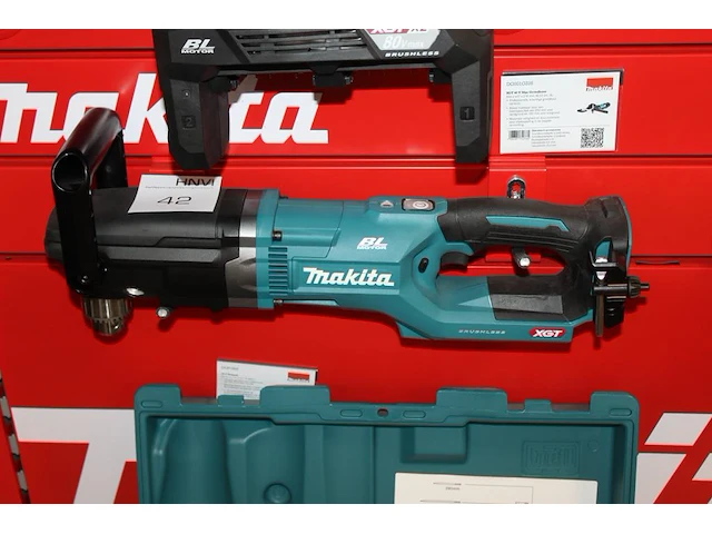 Accugrondboor makita 40 v, dg001g met diverse hulpstukken in doos - afbeelding 1 van  3