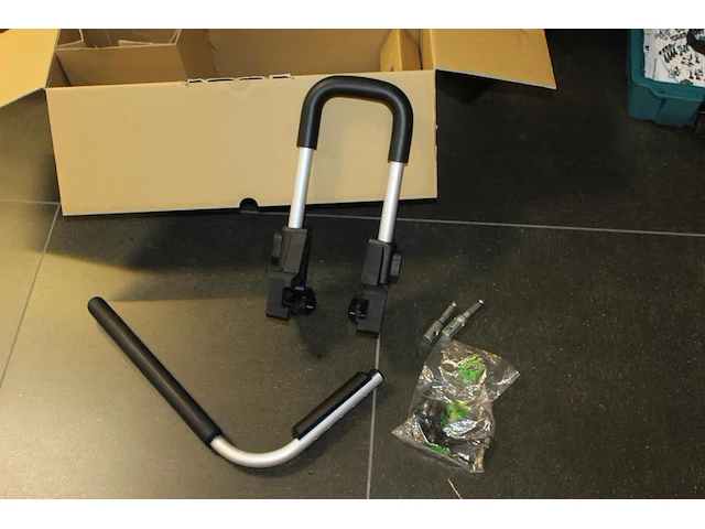 Accugrondboor makita 40 v, dg001g met diverse hulpstukken in doos - afbeelding 2 van  3