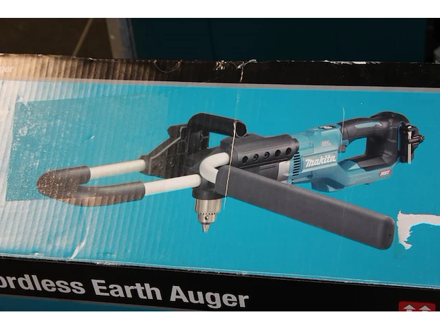 Accugrondboor makita 40 v, dg001g met diverse hulpstukken in doos - afbeelding 3 van  3