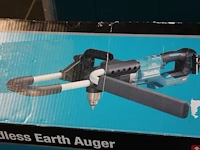 Accugrondboor makita 40 v, dg001g met diverse hulpstukken in doos - afbeelding 3 van  3