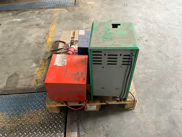 Acculader 24/47 volt (3x) - afbeelding 2 van  5