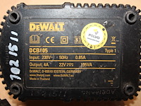 Acculader dewalt. - afbeelding 2 van  2