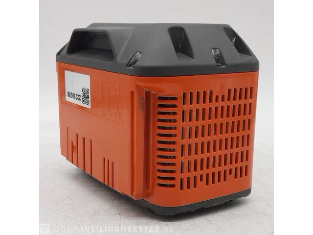 Acculader en 1x accu husqvarna, pace c900x - afbeelding 3 van  16
