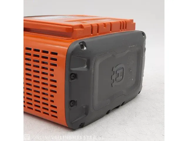 Acculader en 1x accu husqvarna, pace c900x - afbeelding 7 van  16