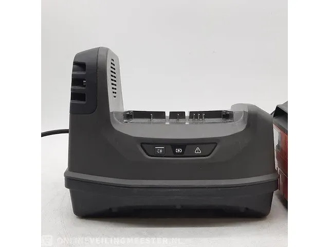 Acculader en 1x accu husqvarna, pace c900x - afbeelding 9 van  16