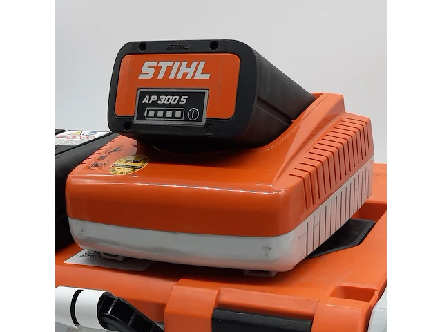 Acculader met 2x accu stihl, ap300s - afbeelding 3 van  9