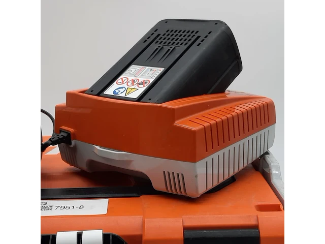 Acculader met 2x accu stihl, ap300s - afbeelding 4 van  9