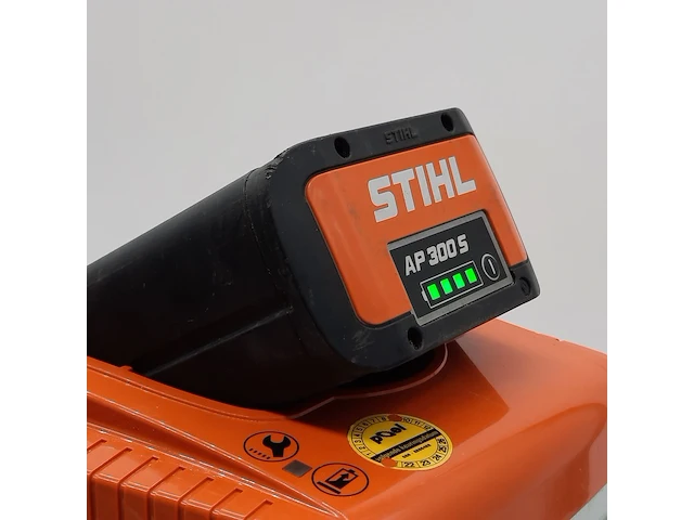 Acculader met 2x accu stihl, ap300s - afbeelding 6 van  9