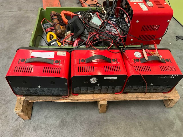 Acculaders en diverse meetapparatuur - afbeelding 5 van  5