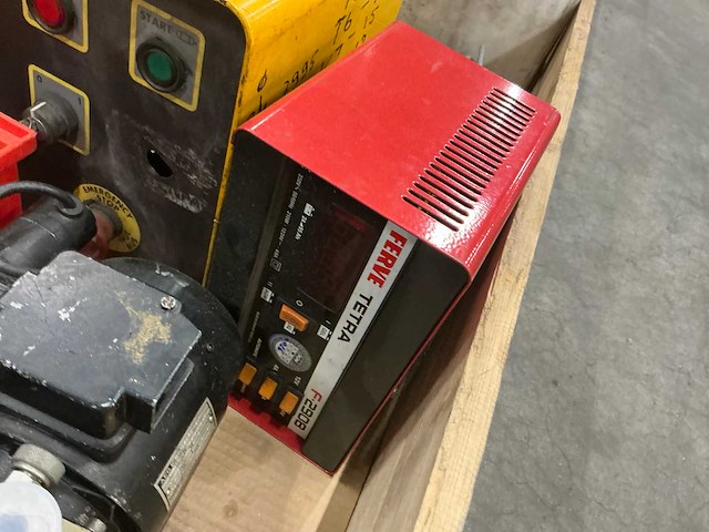 Acculaders, knijptang en divers - afbeelding 6 van  10