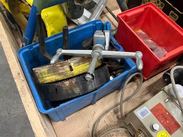 Acculaders, knijptang en divers - afbeelding 8 van  10