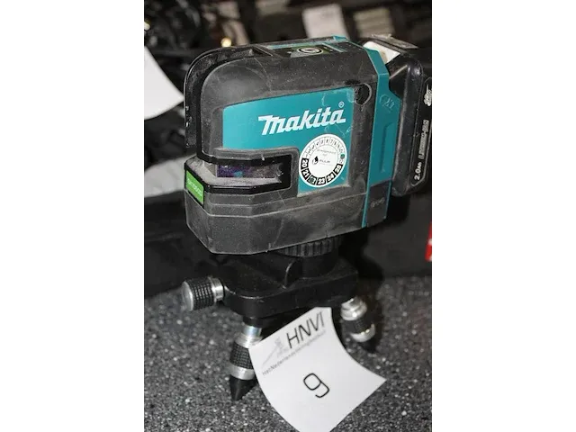 Acculaser makita sk105gd op in hoogte verstelbaar statief met accu en draagtas. - afbeelding 3 van  5