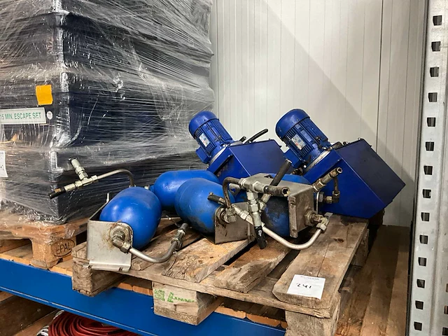 Accumulator / hydrauliek pomp - afbeelding 1 van  4