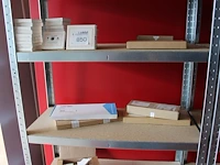 Accu's ten behoeve van telefoons en laptops in diverse uitvoeringen op schap. ruim 50 stuks op schap - afbeelding 2 van  3