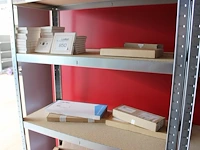 Accu's ten behoeve van telefoons en laptops in diverse uitvoeringen op schap. ruim 50 stuks op schap - afbeelding 3 van  3