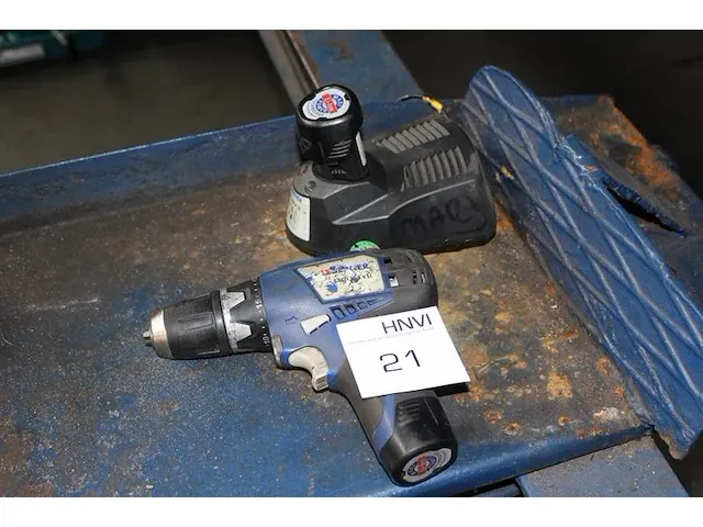 Accuschroefmachine berner met twee accu's en lader. - afbeelding 1 van  2