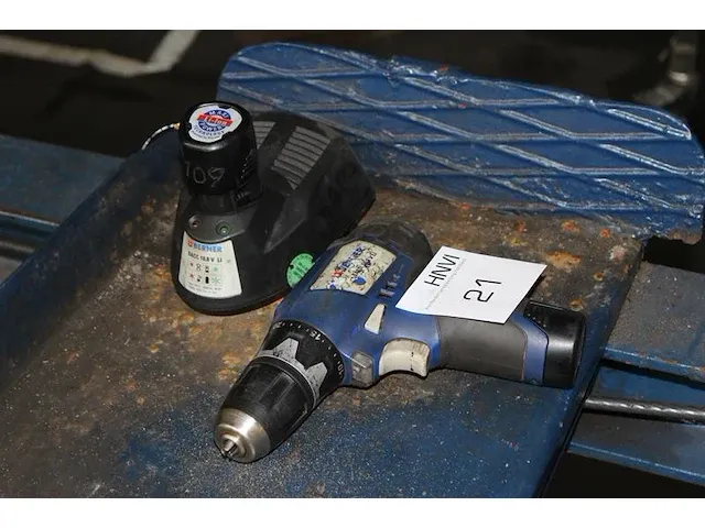 Accuschroefmachine berner met twee accu's en lader. - afbeelding 2 van  2