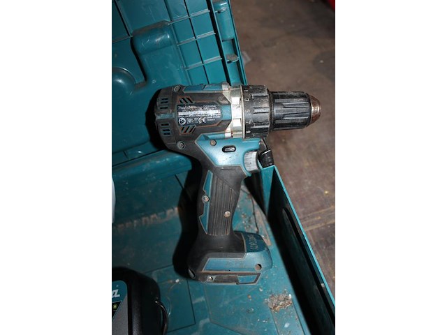 Accuschroefmachine body makita met acculader in box. - afbeelding 3 van  3