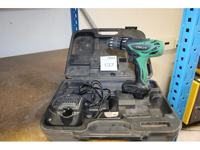 Accuschroefmachine hitachi met 2 accu's en lader. - afbeelding 1 van  2