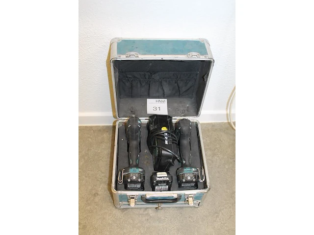 Accuset makita 10,8v met schroef- en slagschroefmachine, 3 accu's en lader in koffer. - afbeelding 2 van  3