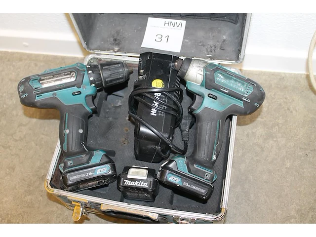 Accuset makita 10,8v met schroef- en slagschroefmachine, 3 accu's en lader in koffer. - afbeelding 3 van  3